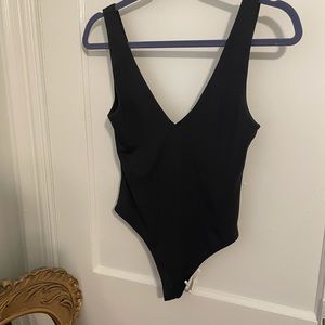 Aritzia Babaton Contour Body Suit V Neck